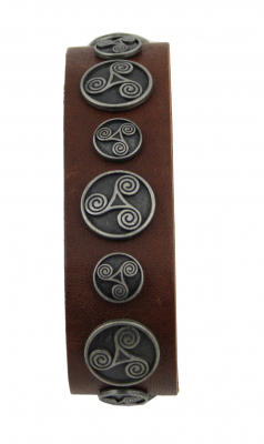 Armband Leder braun mit Motivnieten Triskele